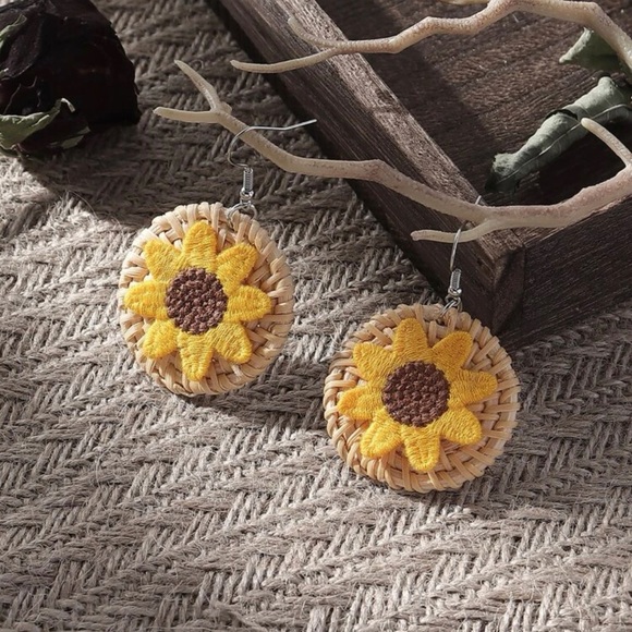 ❤️Sunflower Round Drop Rattan Earrings - Picture 2 of 8